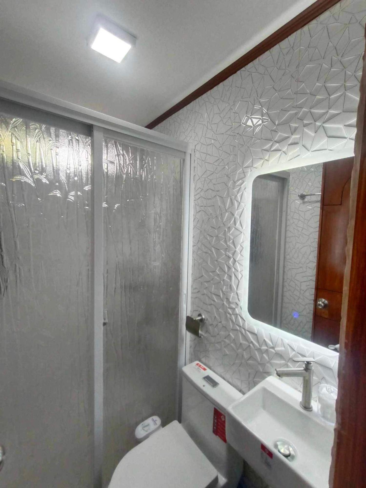 Fabuluz Luxury At Princess Place Malolos Buitenkant foto